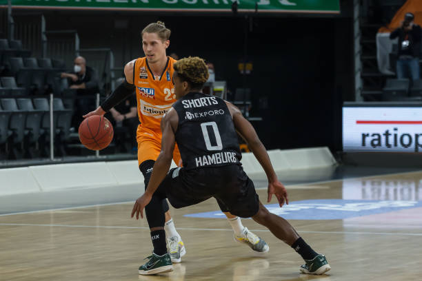 并强调这里 并强调这里